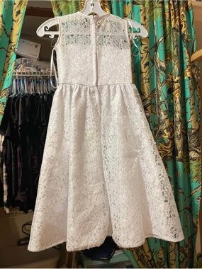 Ivory Lace Girls' Formal Dress - Sleeveless Fit
